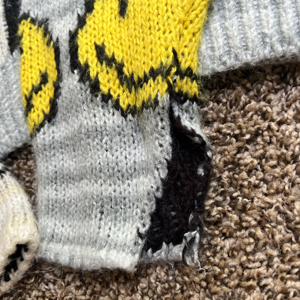 Urban Outfitters Black and Gray Patterned Sweater - Picture 6 of 15